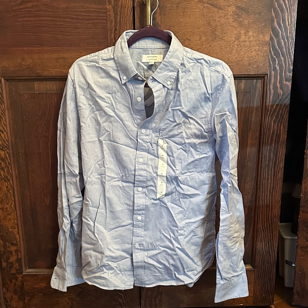 Banana Republic Light Blue Casual Button-Down Shirt